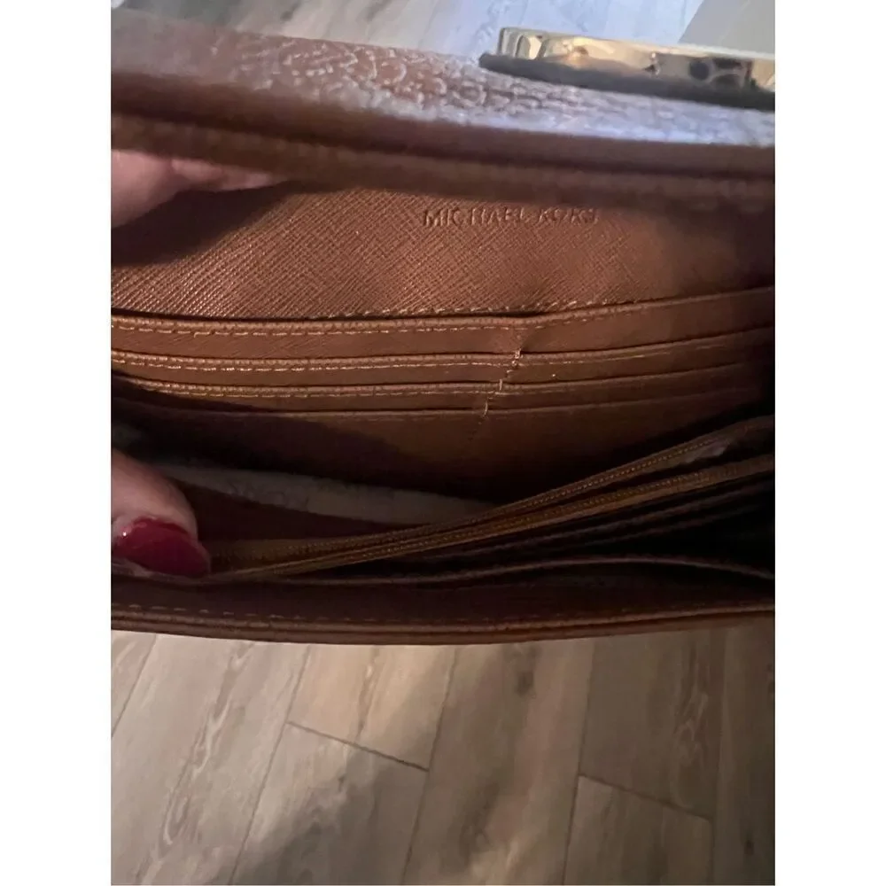 Michael Kors Fulton Carryall Leather Wallet Camel Brown Gold Hardware Classic
